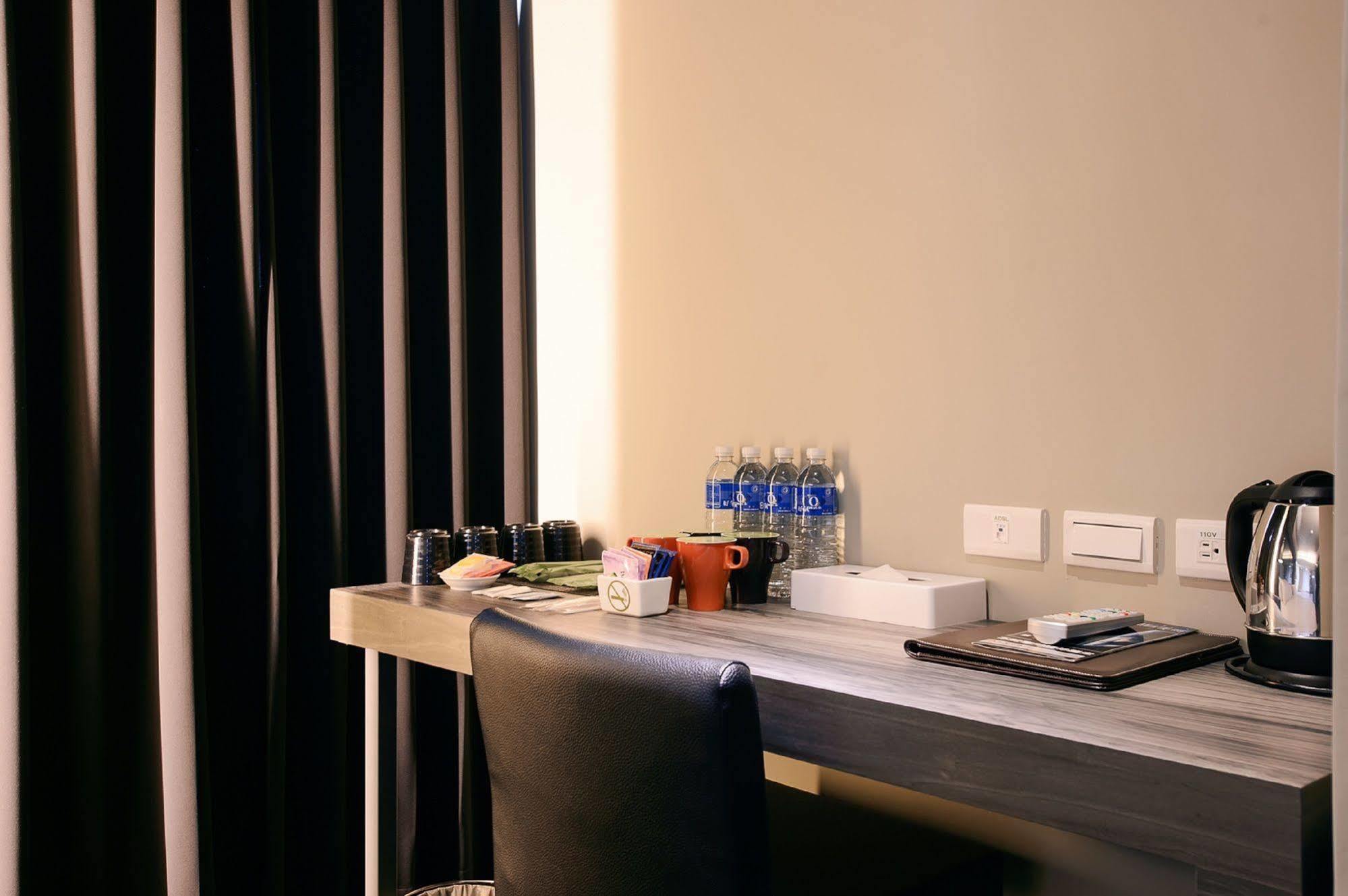 กีวี่ เอ็กซ์เพรส โฮเต็ล - จิวรู๋ Hotel เกาสง ภายนอก รูปภาพ