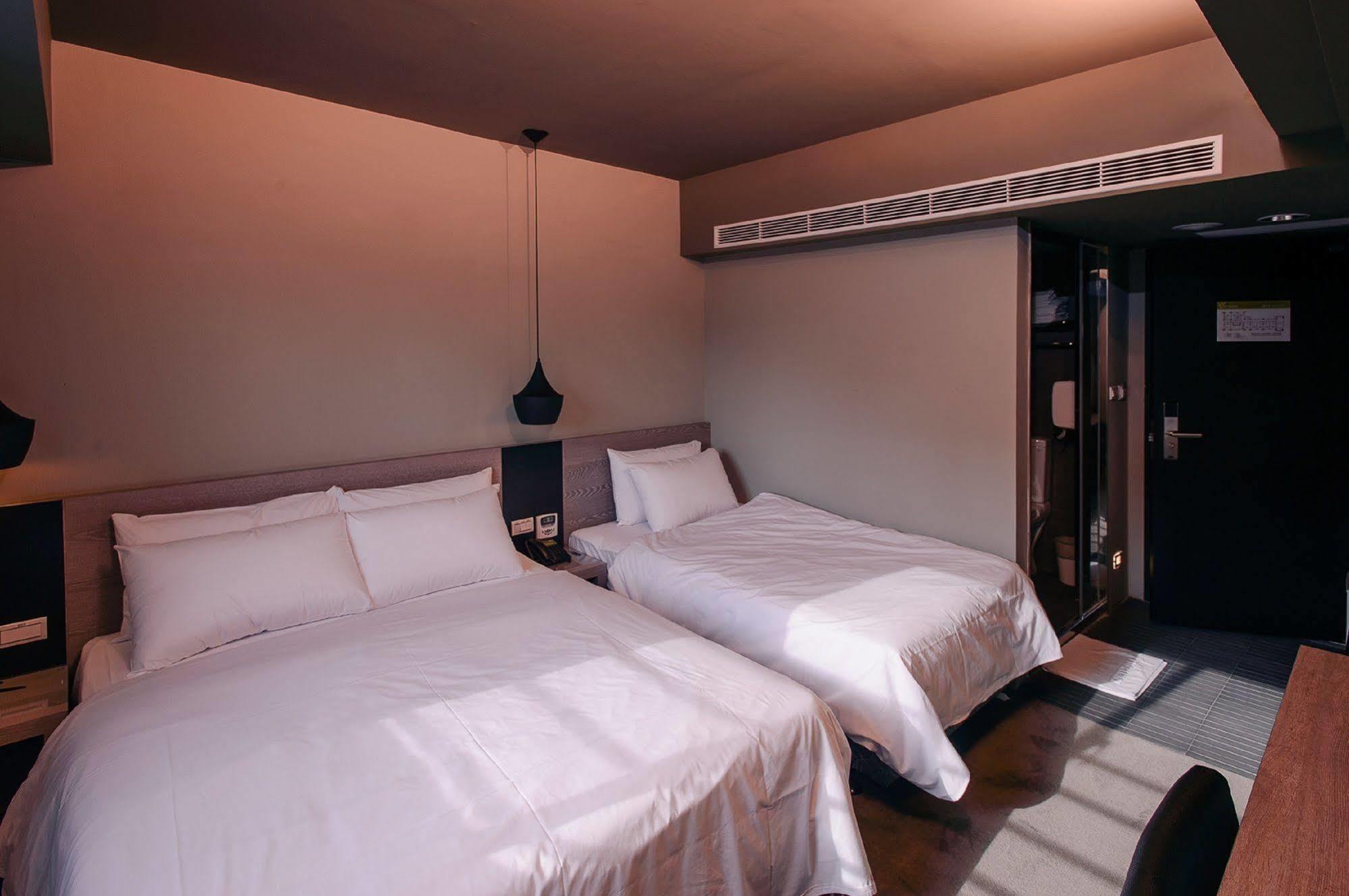 กีวี่ เอ็กซ์เพรส โฮเต็ล - จิวรู๋ Hotel เกาสง ภายนอก รูปภาพ