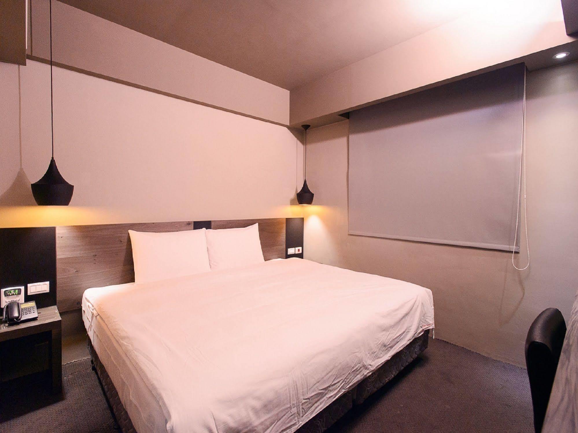 กีวี่ เอ็กซ์เพรส โฮเต็ล - จิวรู๋ Hotel เกาสง ภายนอก รูปภาพ
